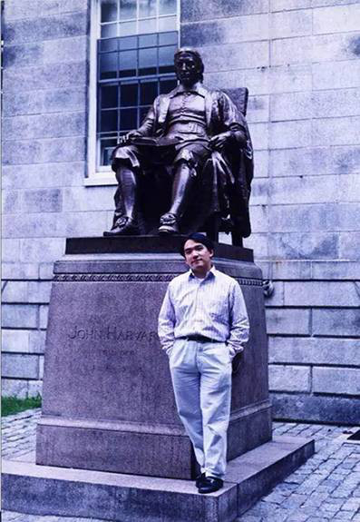 因为什么哈佛金融男在29岁成投行副总时，放弃千万年薪深入艾滋病村？