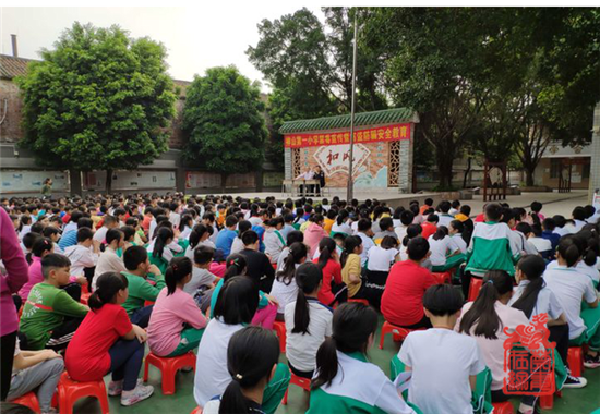 图为禁毒宣传活动现场