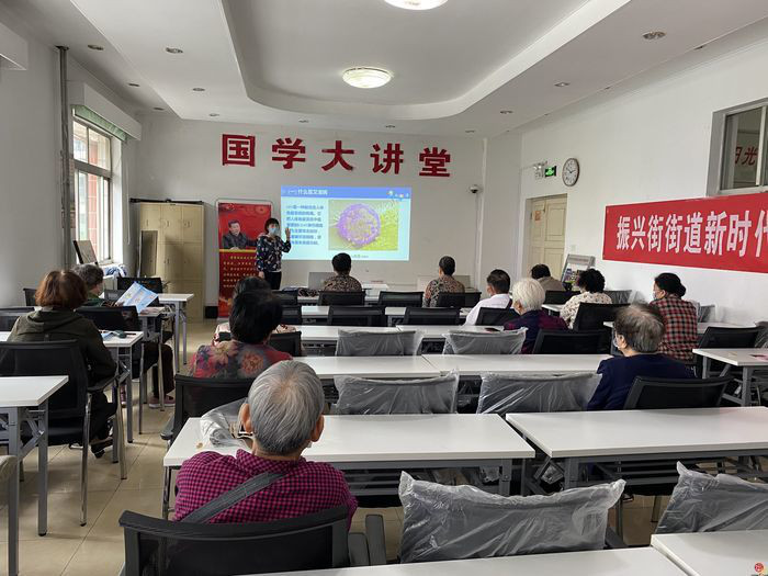槐荫区开展老年人群艾滋病丙肝性病知识讲座