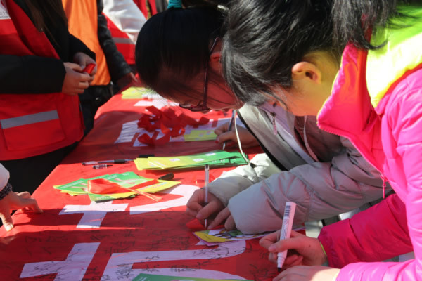 北京城市学院12.1防艾外展照片